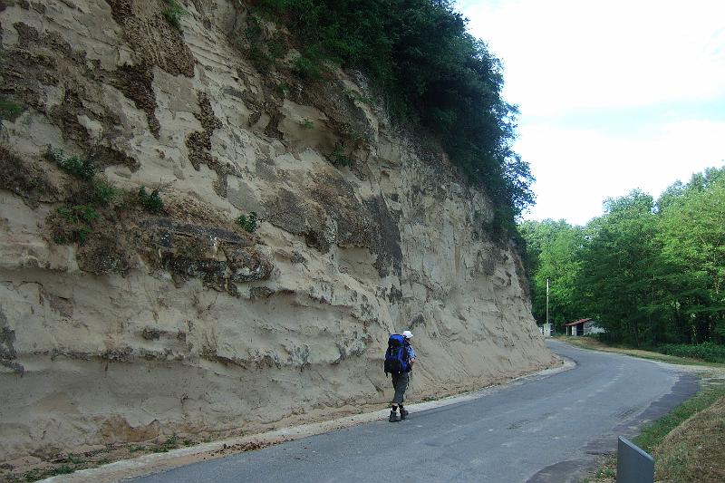 2011-05- (1165).JPG - Vorbei an mächtigen Felsformationen